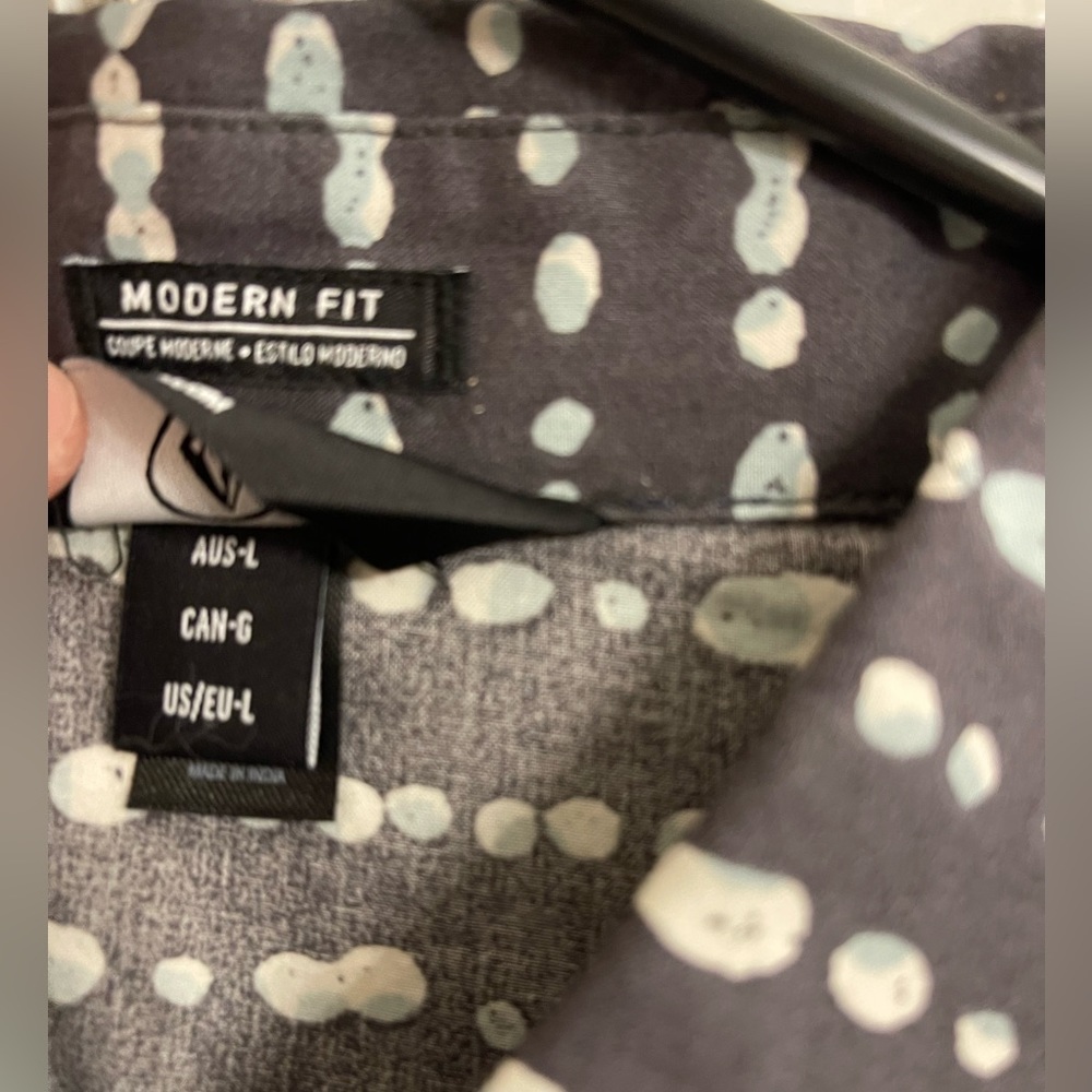 Volcom Size large button down NWOT - Picture 3 of 3